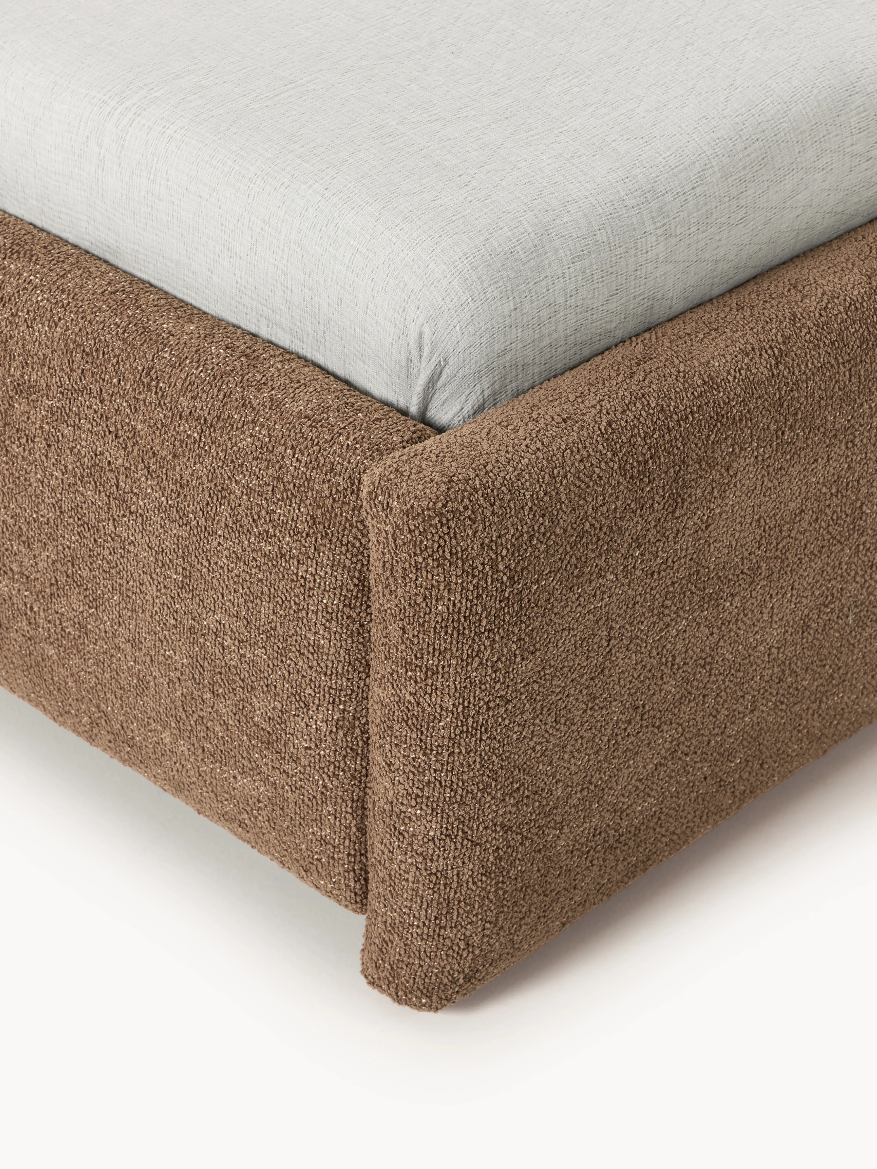 Bouclé gestoffeerd bed Gary