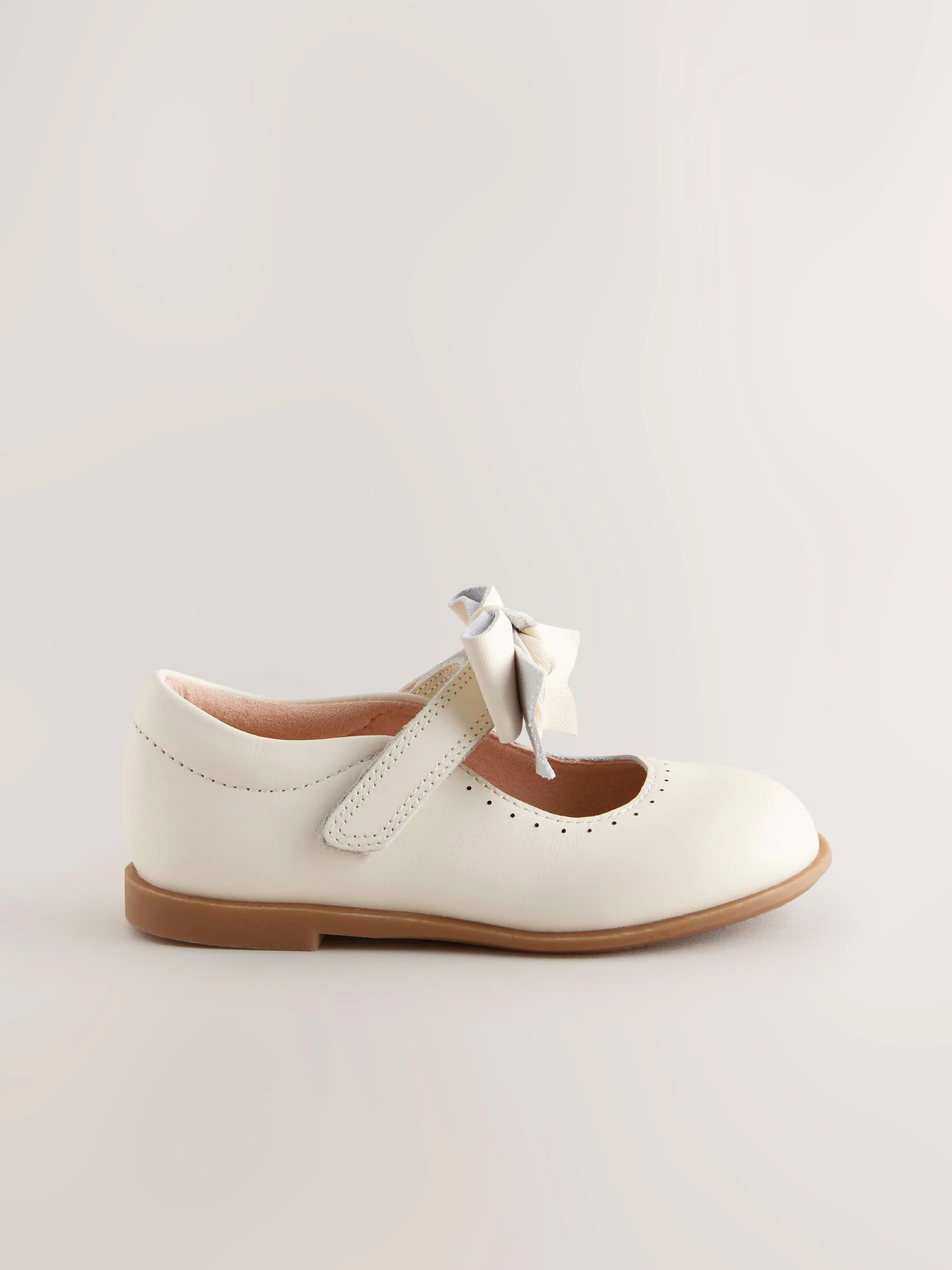 Wit - Leren schoenen met striksluiting