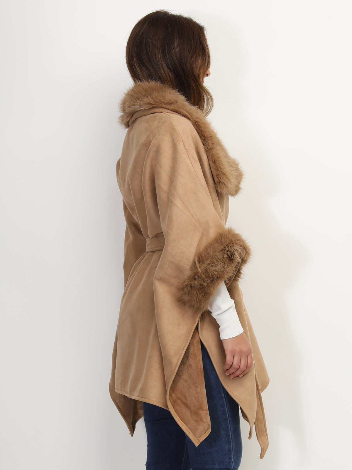 Poncho ceinturé à détails fausse fourrure- Camel