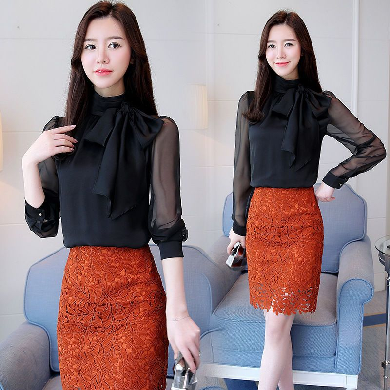 Juanita - Blouse met lange mouwen en strikhals