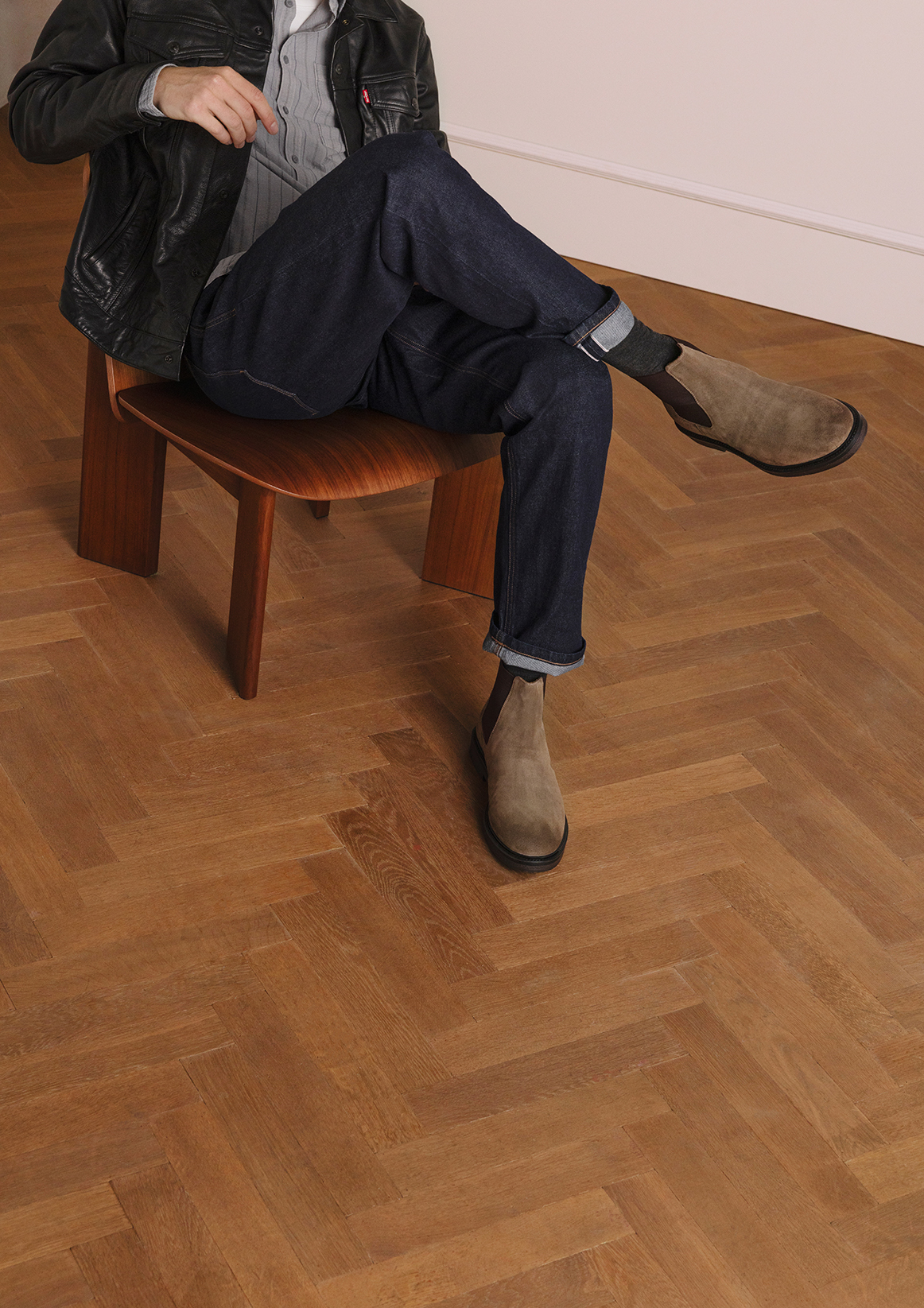 Taupe suède chelsea boots
