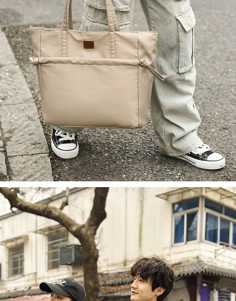 IOU - Effen nylon tas met applicatie