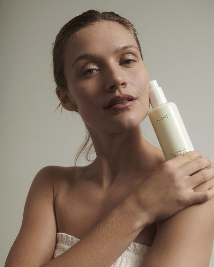 HONEY Cleanser - purifying milky face wash