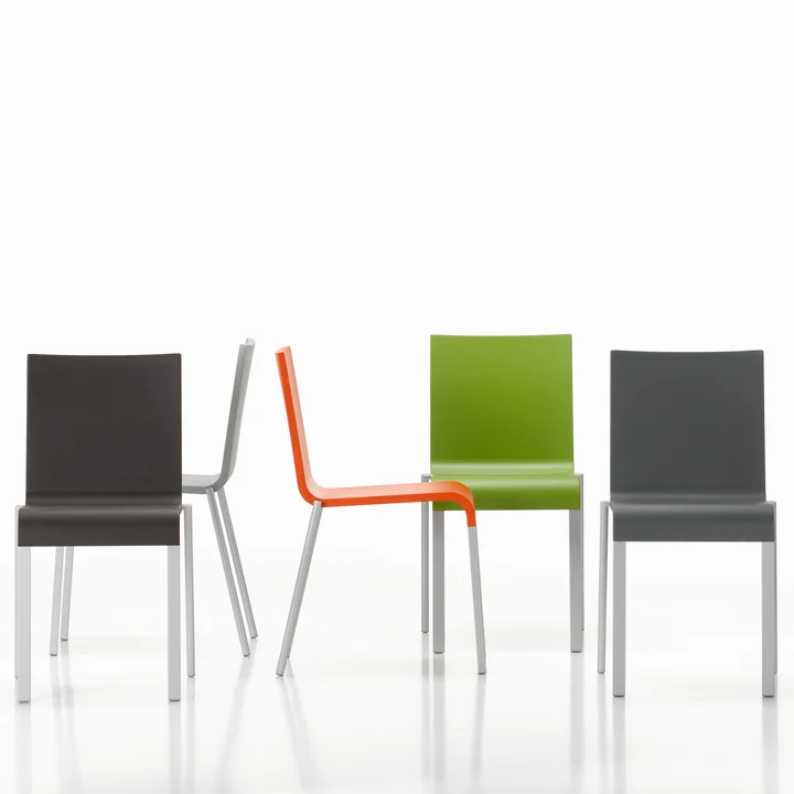 Vitra - .03 Stuhl stapelbar, pulverbeschichtet silber glatt / basic dark (Kunststoffgleiter)