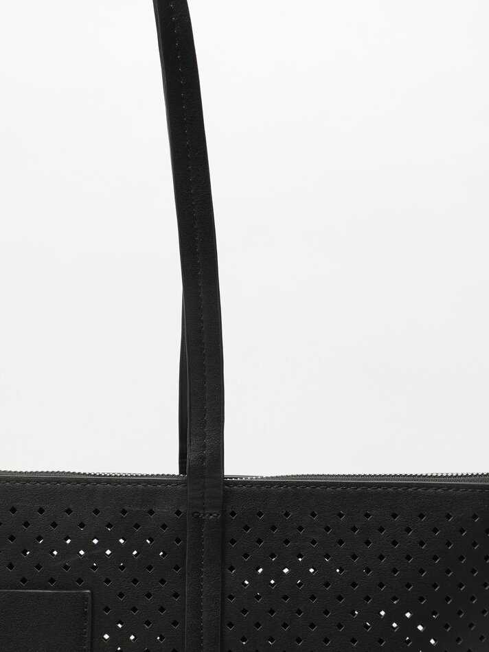 Bolsa maxi shopper em couro sintético recortado - Preta