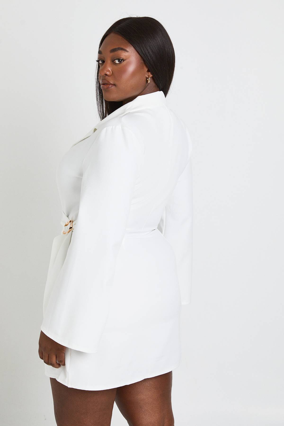 boohoo Robe Blazer Cintrée Grande Taille Avec Détail Boucle Et Ceinture À Nouer À La Taille