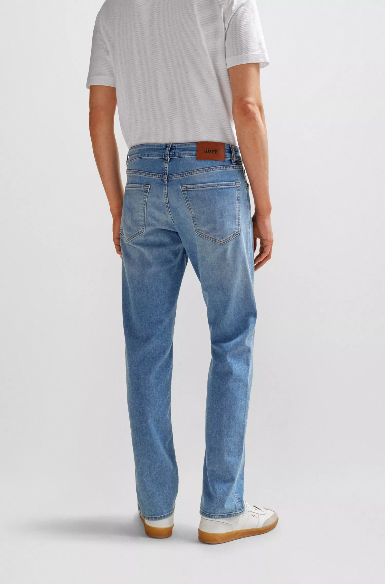 Calça jeans BOSS preta, corte regular, em denim azul supermacio.