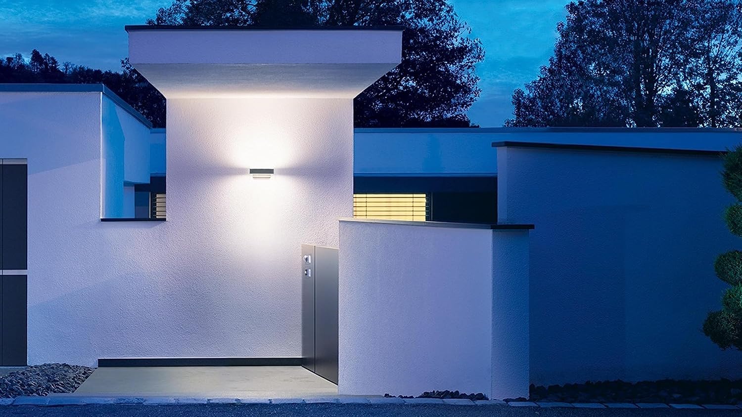Steinel Außenleuchte L 810 SC Silber, smartes LED Up- und Downlight, Bewegungsmelder, vernetzbar, per App bedienbar