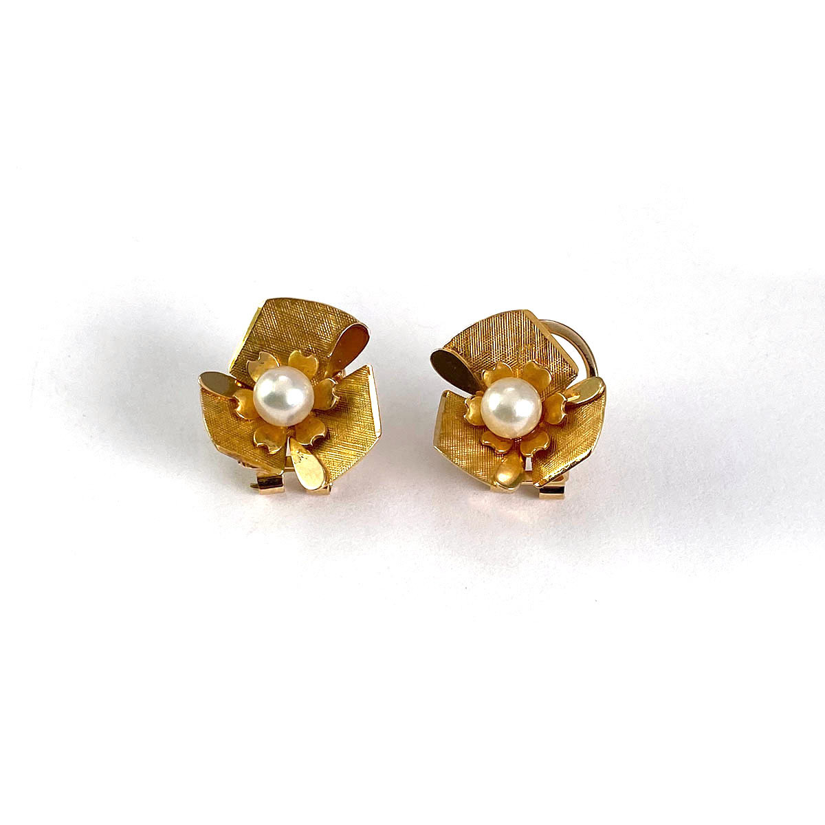 Boucles d'oreilles d'occassion or 750 jaune et perle de culture blanche