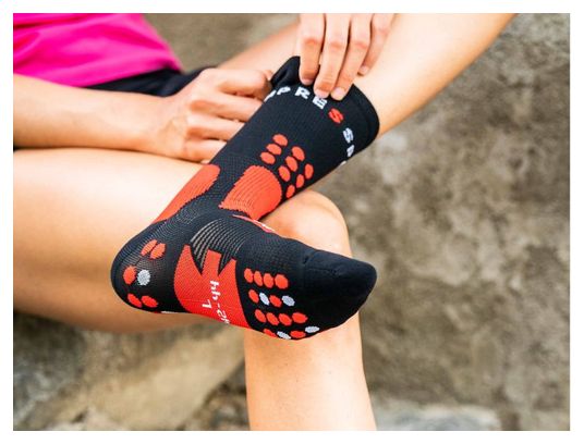 Chaussettes Compressport Hiking Socks Noir/Rouge/Blanc