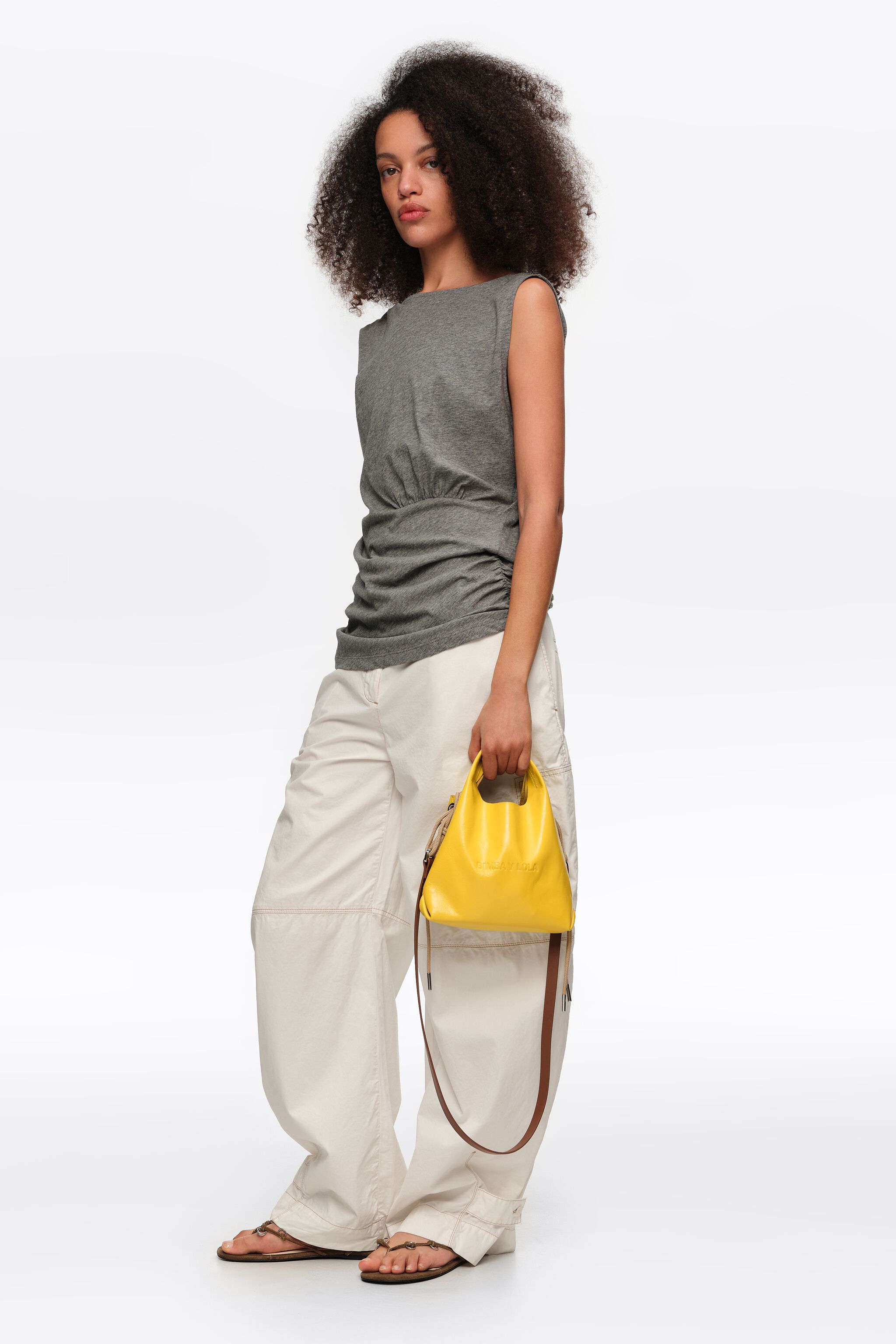 Bolsa transversal mini de couro amarelo estilo papel.