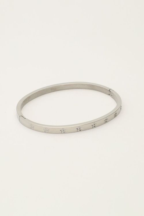 Bangle met gegraveerde sterretjes