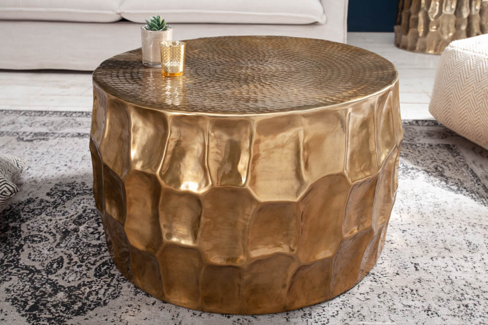 Runder Couchtisch ORGANIC ORIENT 70cm gold Metall Hammerschlag 3D-Design handmade