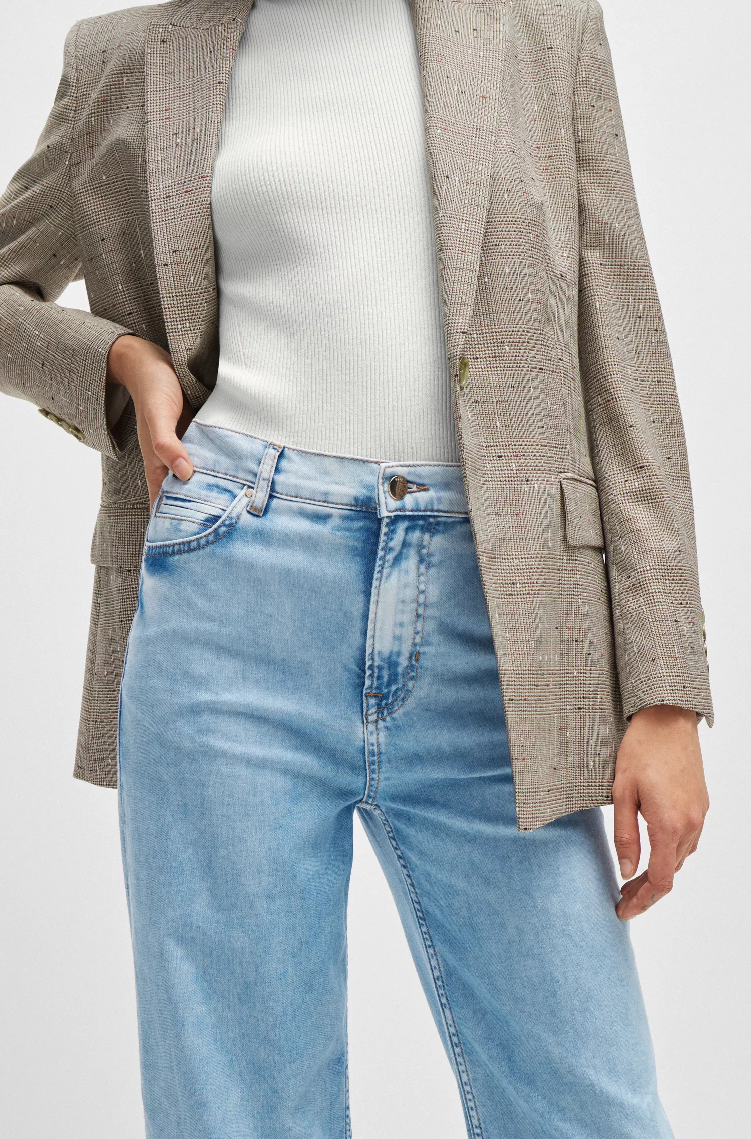 Calça jeans BOSS preta, corte regular, cintura alta, em denim azul.