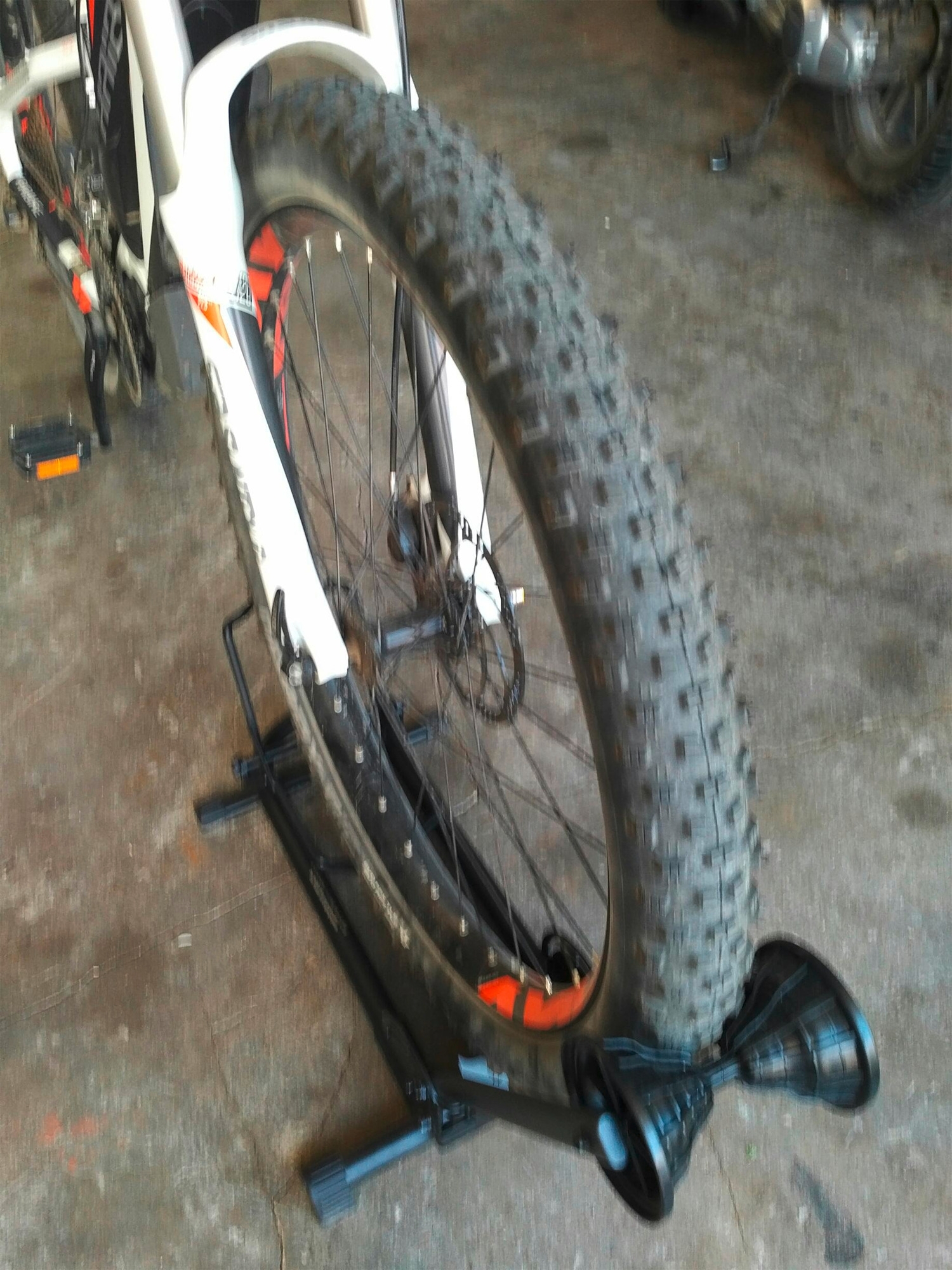 Fahrradständer für die Heckgarage für E-Bikes - Mit Reifenbreite 5
