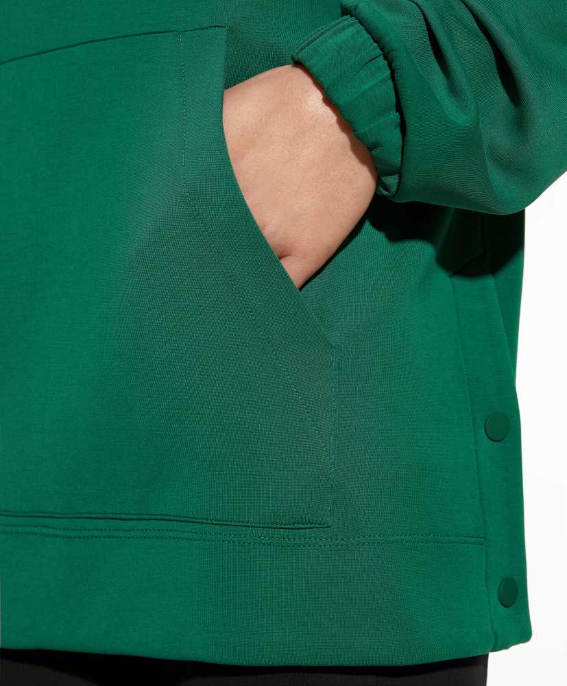 Moletom oversized em modal com toque macio e zíper.