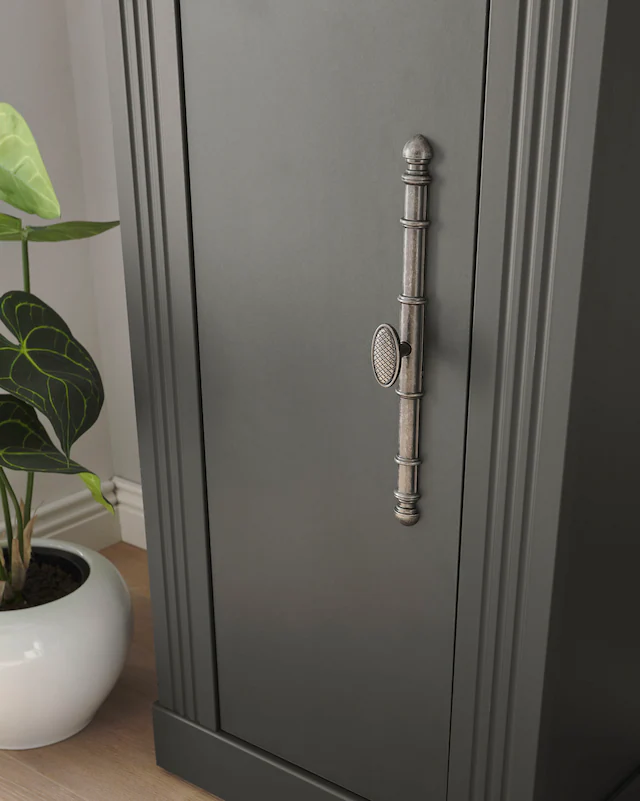 Home affaire Stauraumschrank »WESTMINSTER, Badschrank im Landhausstil, Schrank mit Metallgriffen« in 2 Farben verfügbar, mit Stauraum hinter Drehtüren