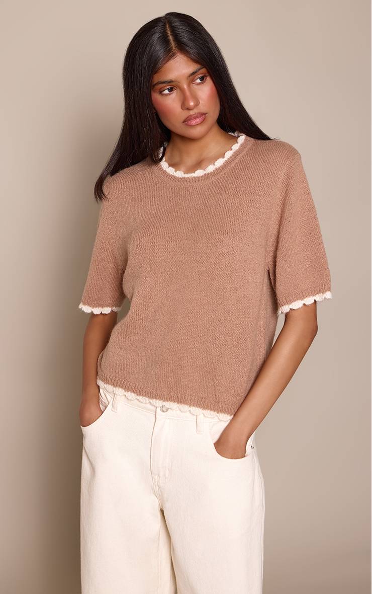 Taupe T-shirt En Maille Mélangée Laine À Bords Festonnés Contrastés