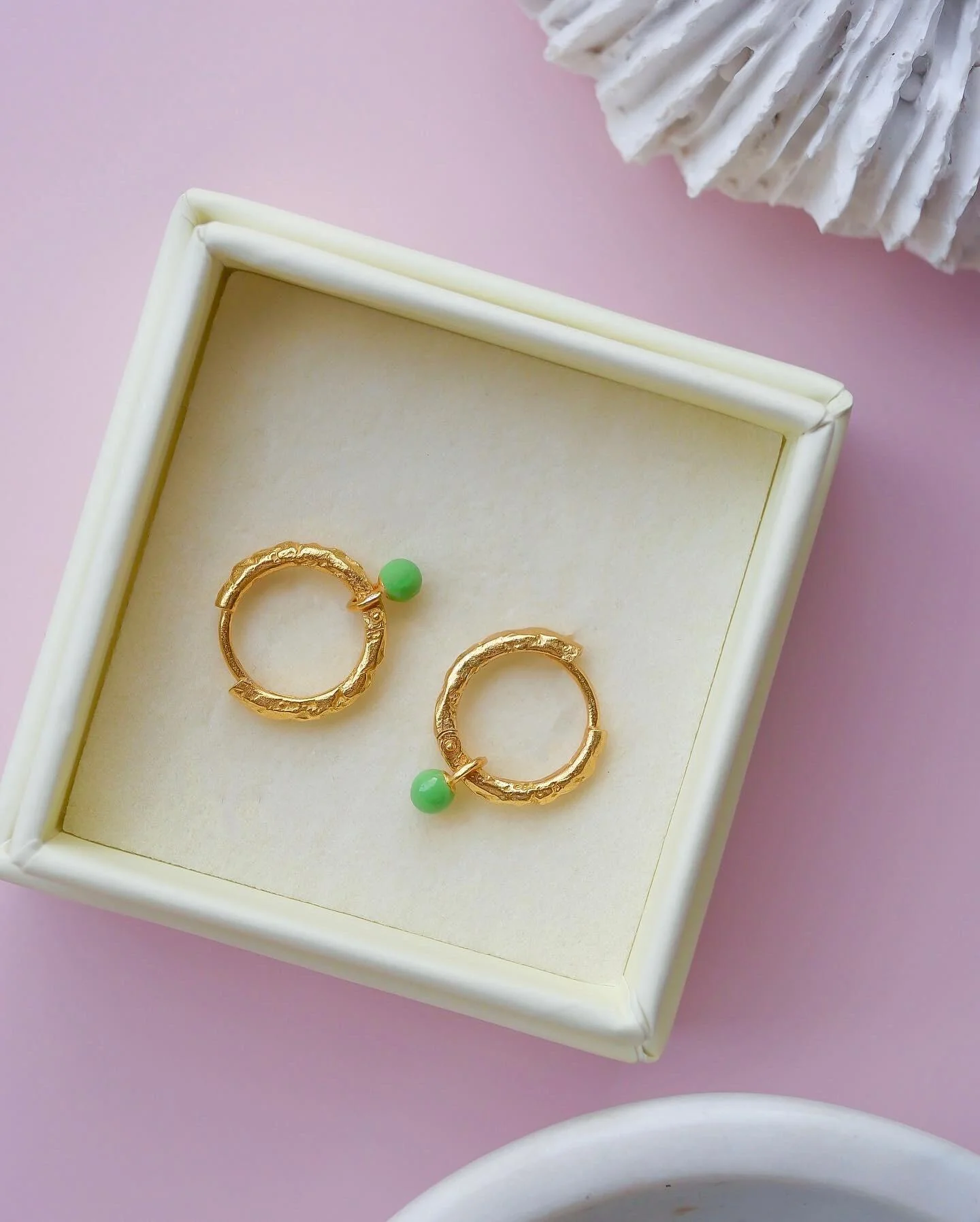 ENAMEL Copenhagen  Belle hoops - forgyldt/Dusty Green