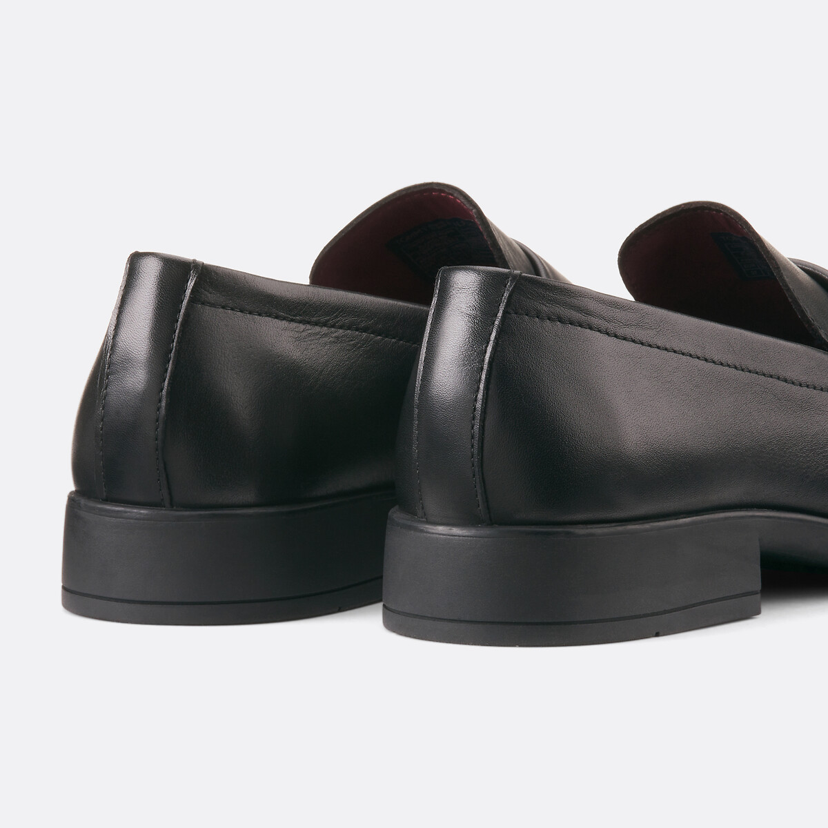 TOMMY HILFIGER<br>Mocassins em couro Party, fabricados na Europa