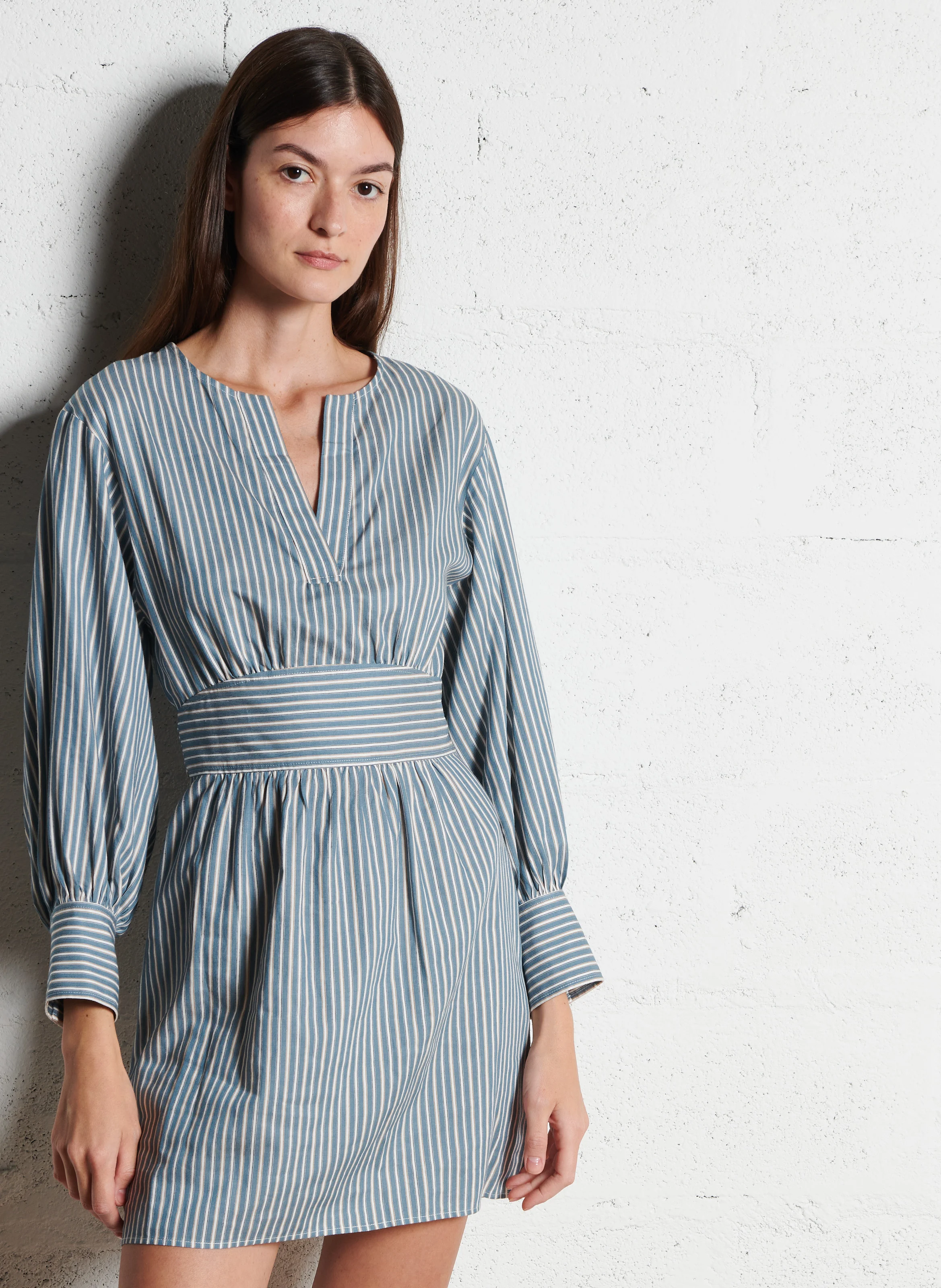 HARIS - Robe courte col V à rayures | Bleu