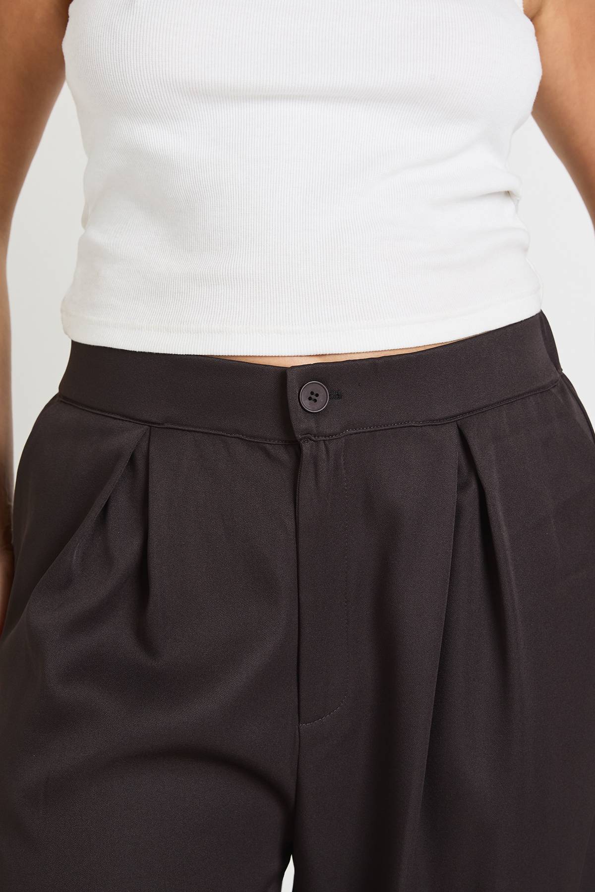 boohoo Pantalon Large À Pinces Devant Grande Taille