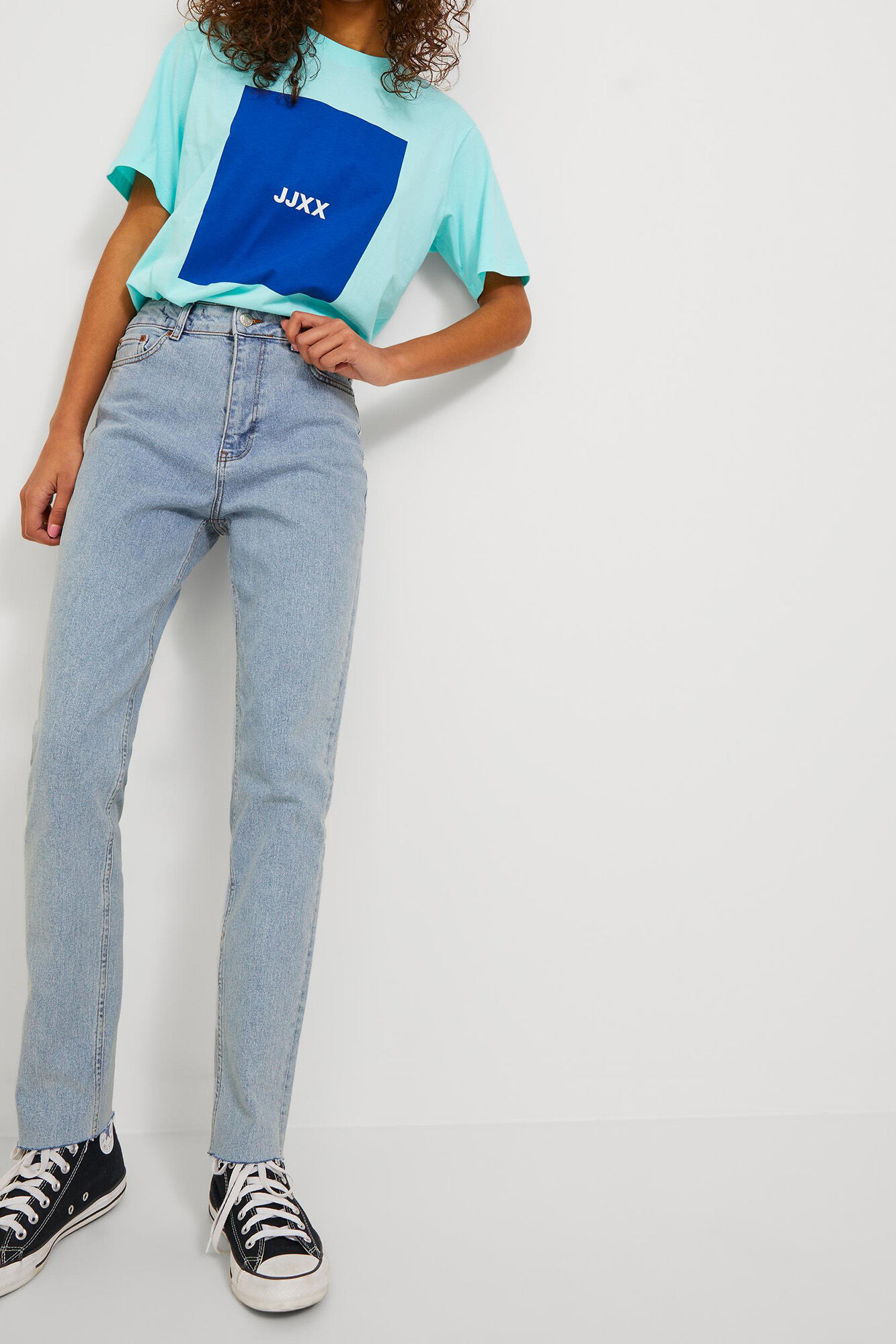 calça jeans de corte justo