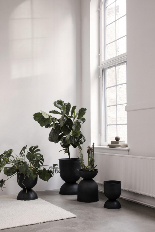 Ferm Living Hourglass plantenbak medium black