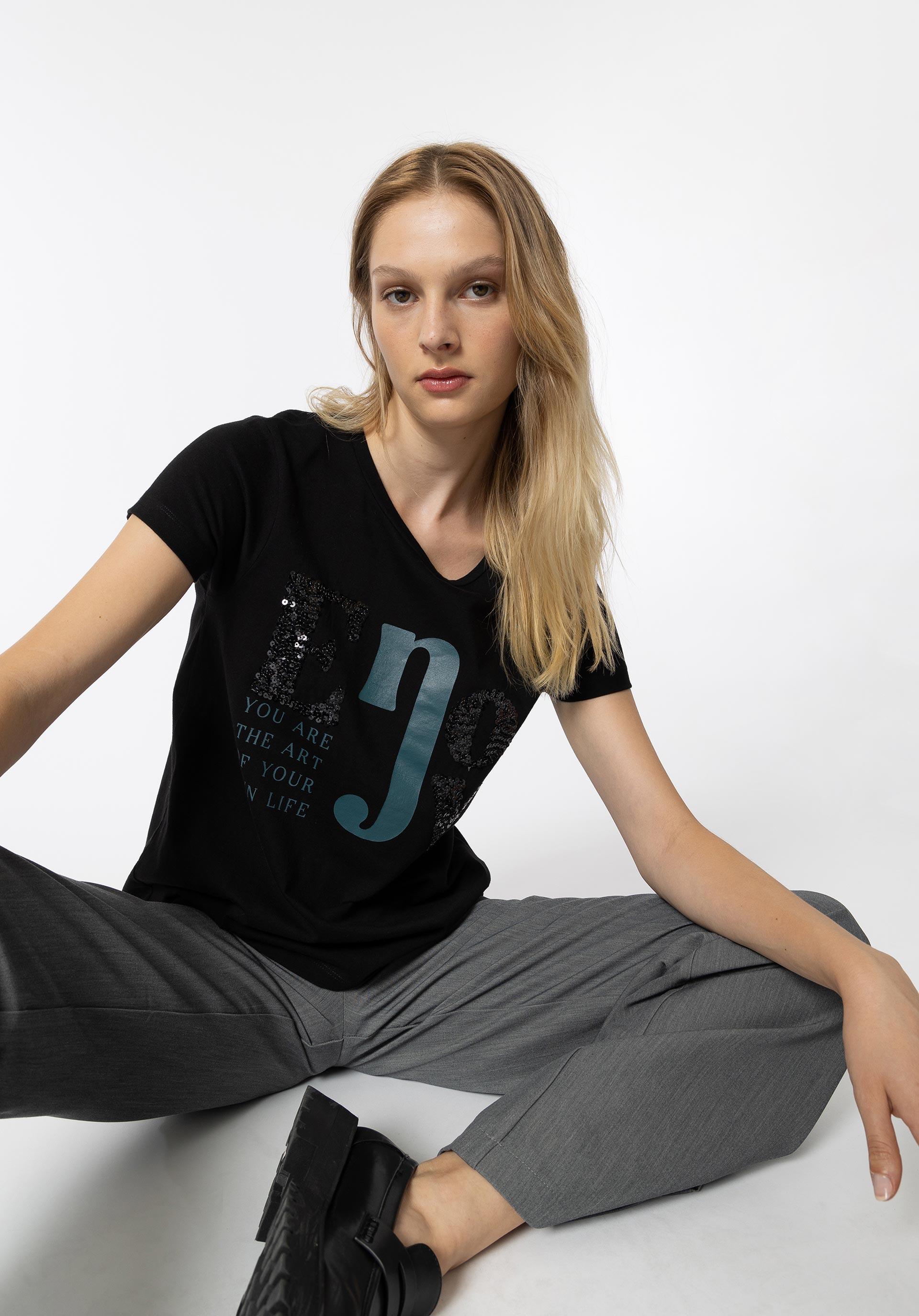 T-shirt Mensagem com Aplicações