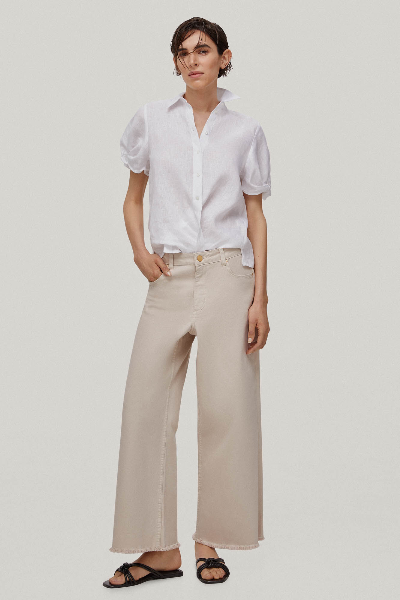 Calça jeans cropped de perna larga com 5 bolsos - Bege