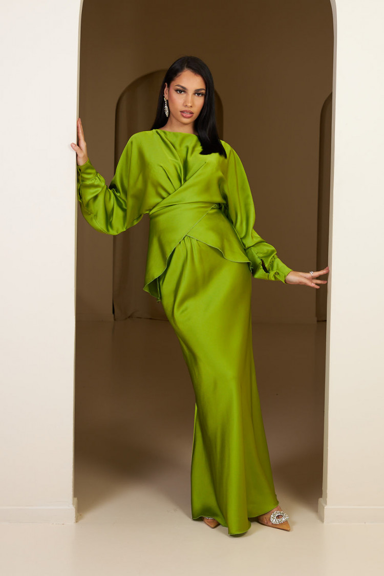 Ensemble 2 pièces top + jupe en satin vert