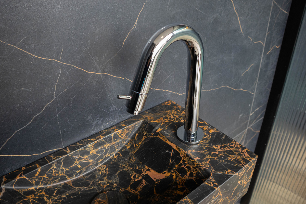 Saniclear Athens Portoro Gold fonteinset met gebogen kraan in chroom