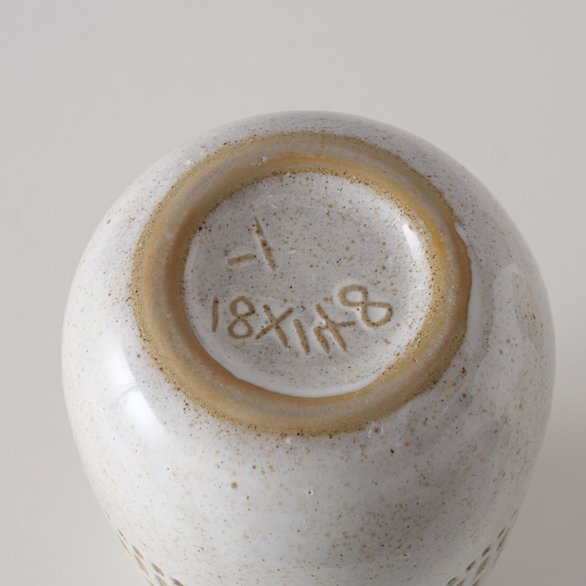Vase - beige oder weiß - sortiert - Steingut