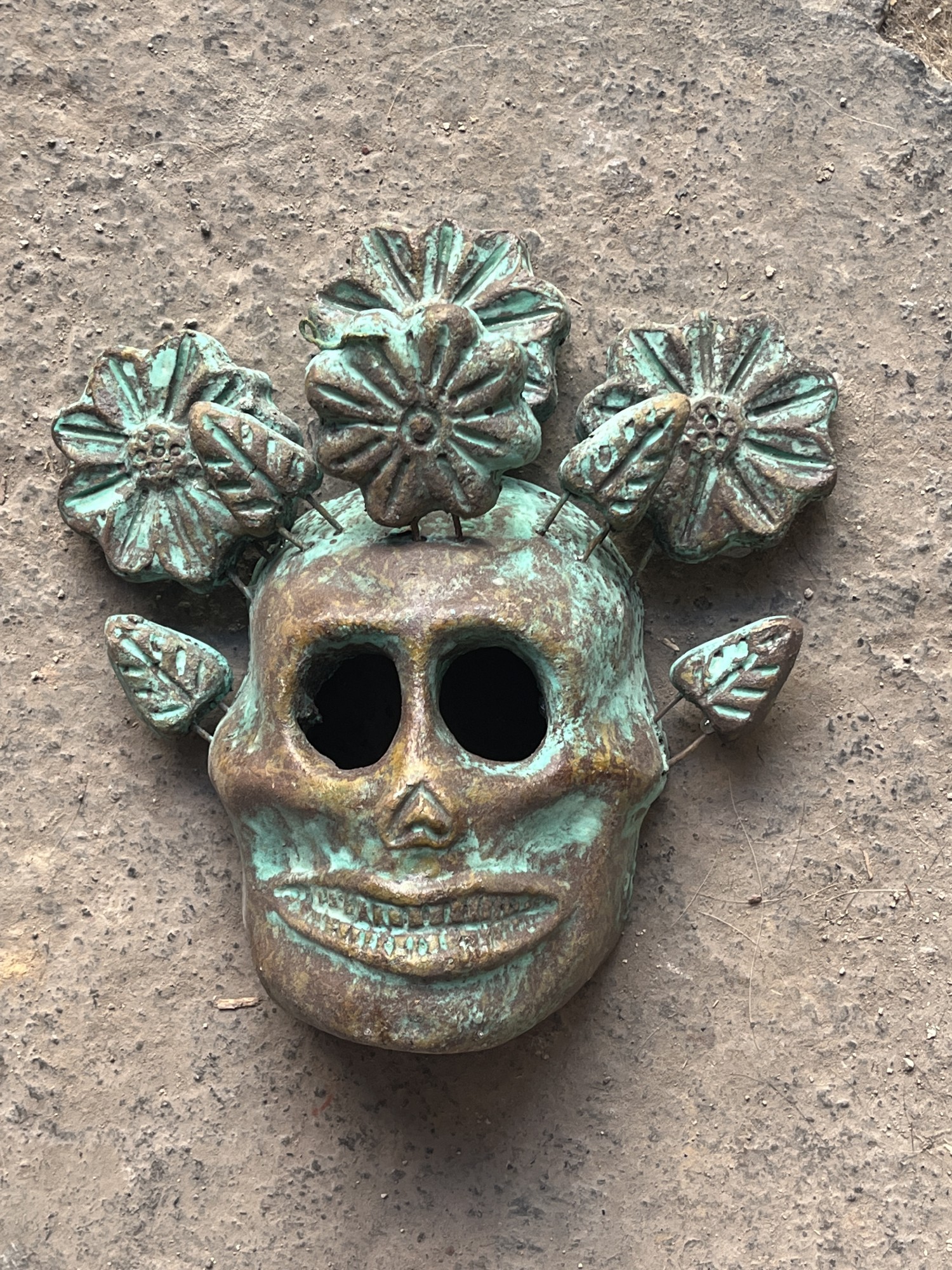 Totenkopf-Maske 'Catrina Redonda', aus Terrakotta, grün, braun, H 23 cm, B 23 cm, L 7 cm von fischer's lagerhaus