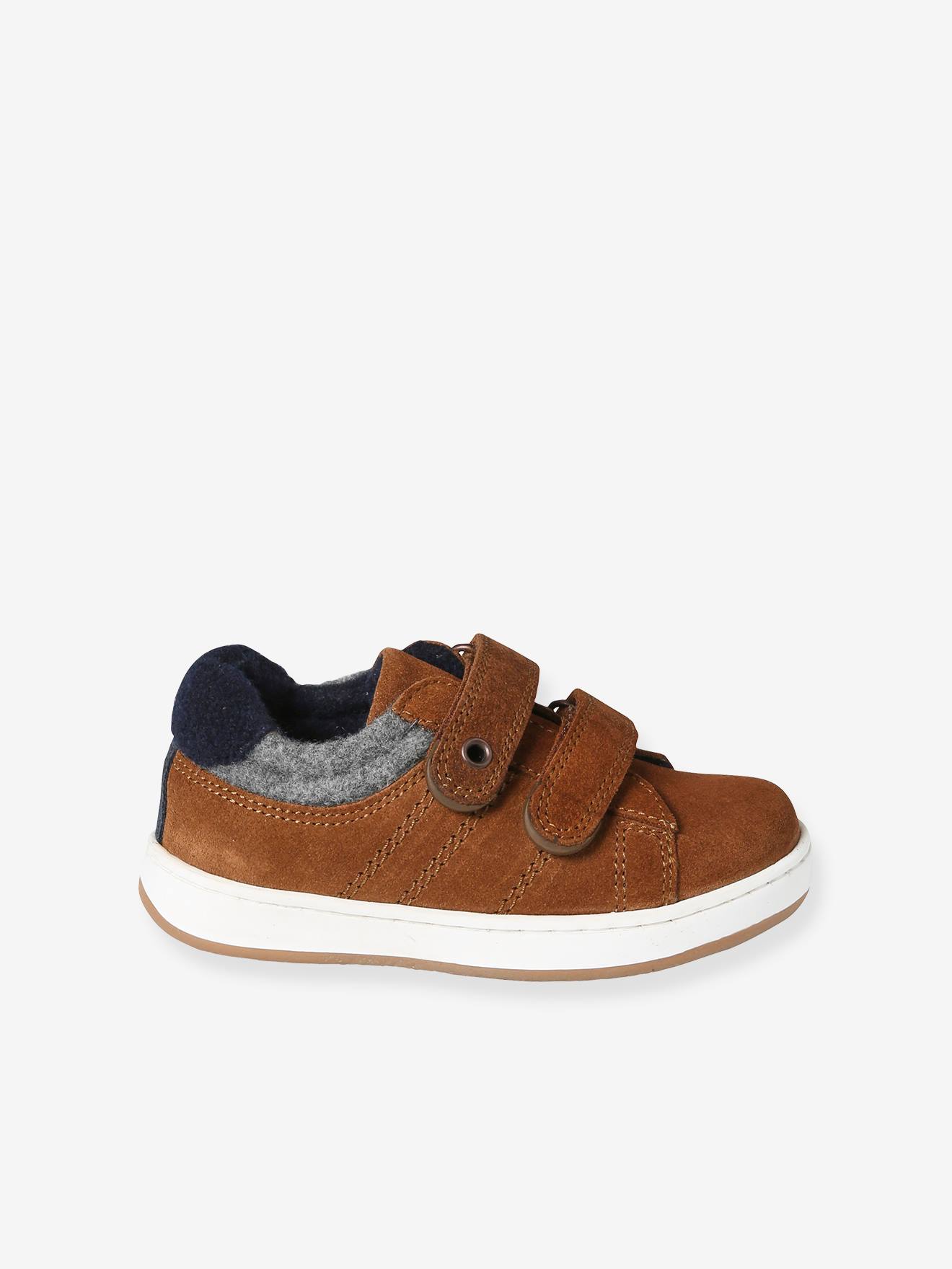 Tênis infantil de couro com fecho de velcro