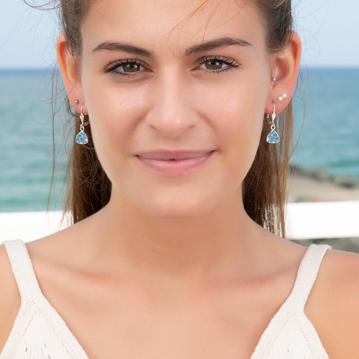 Élégantes Boucles d'Oreille Topaze Bleue Poire sur Argent 925 | Aden Bijoux