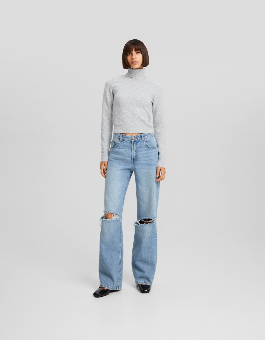 Calça jeans rasgada de perna larga dos anos 90
