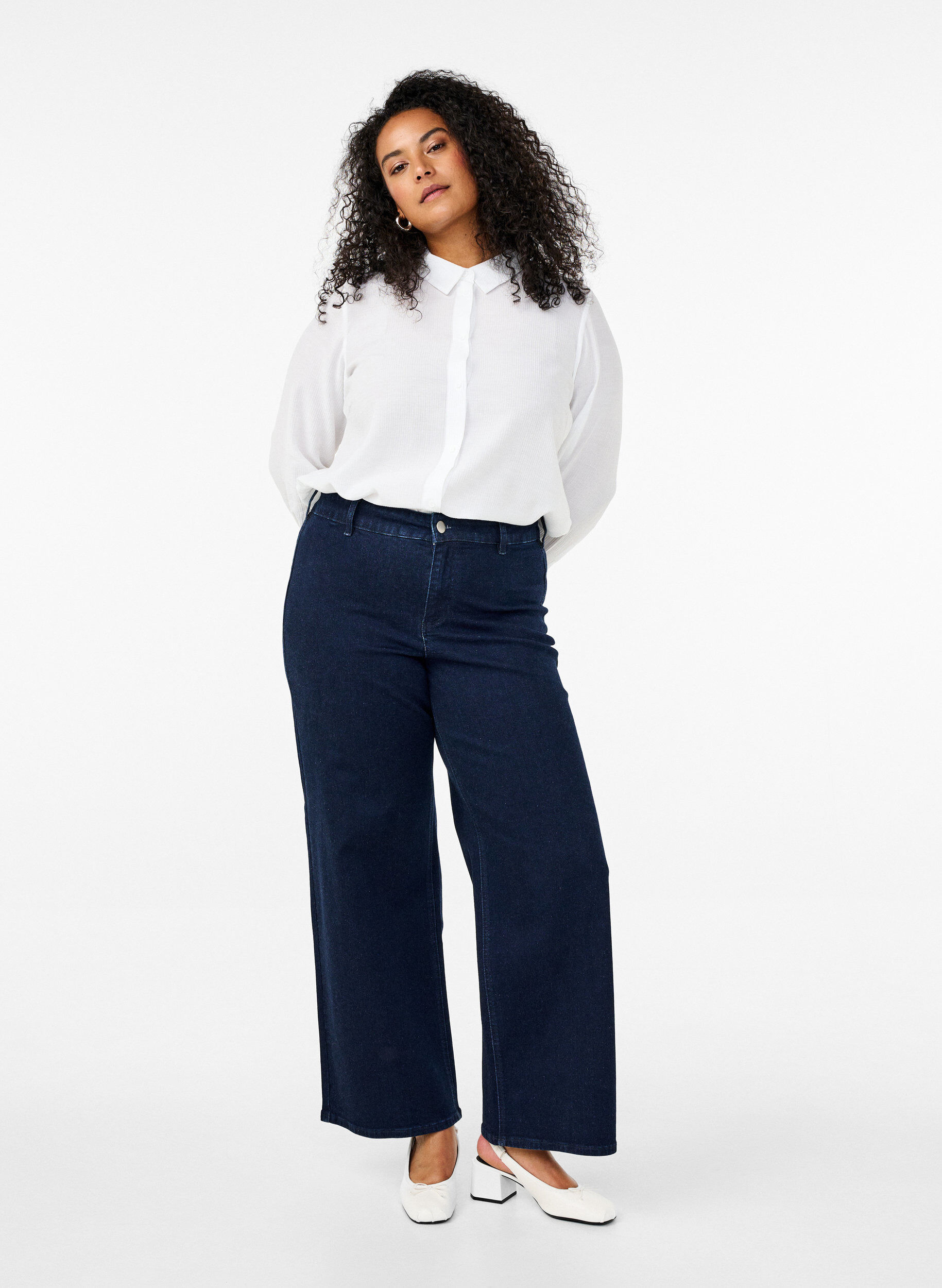 Højtaljede jeans med vide ben