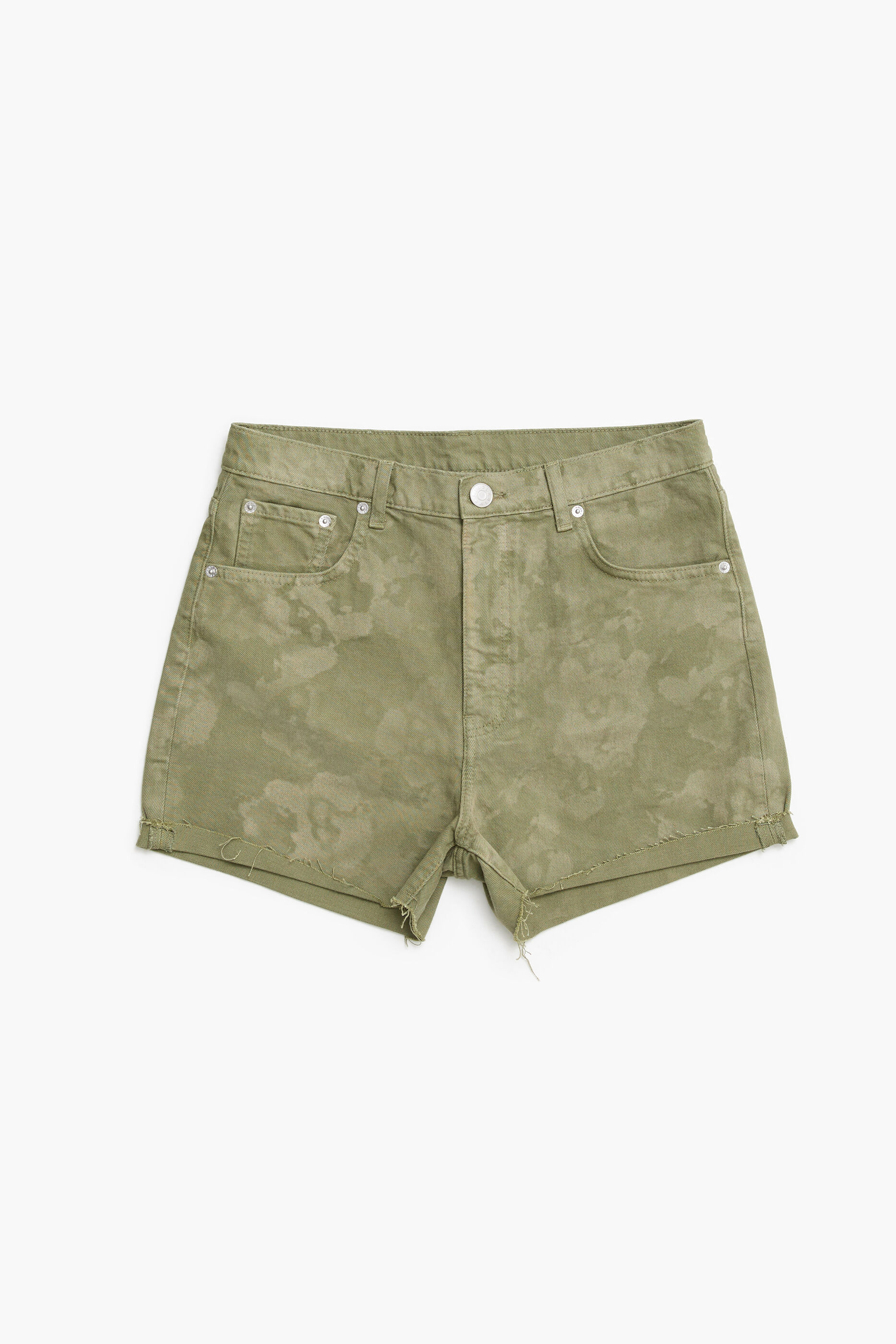 Bermuda cáqui com estampa de panda camuflada
