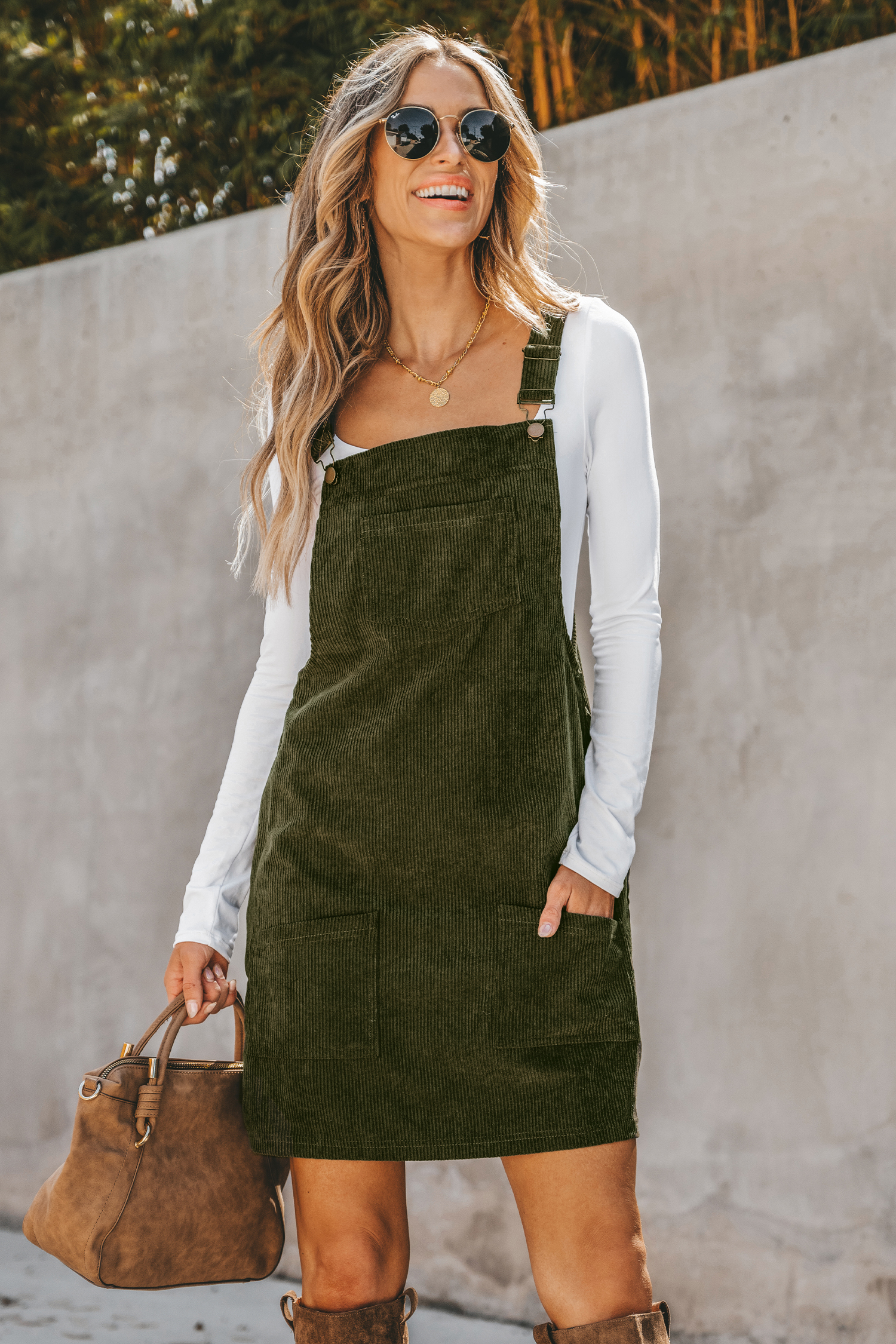 Robe mini à col carré en velours côtelé