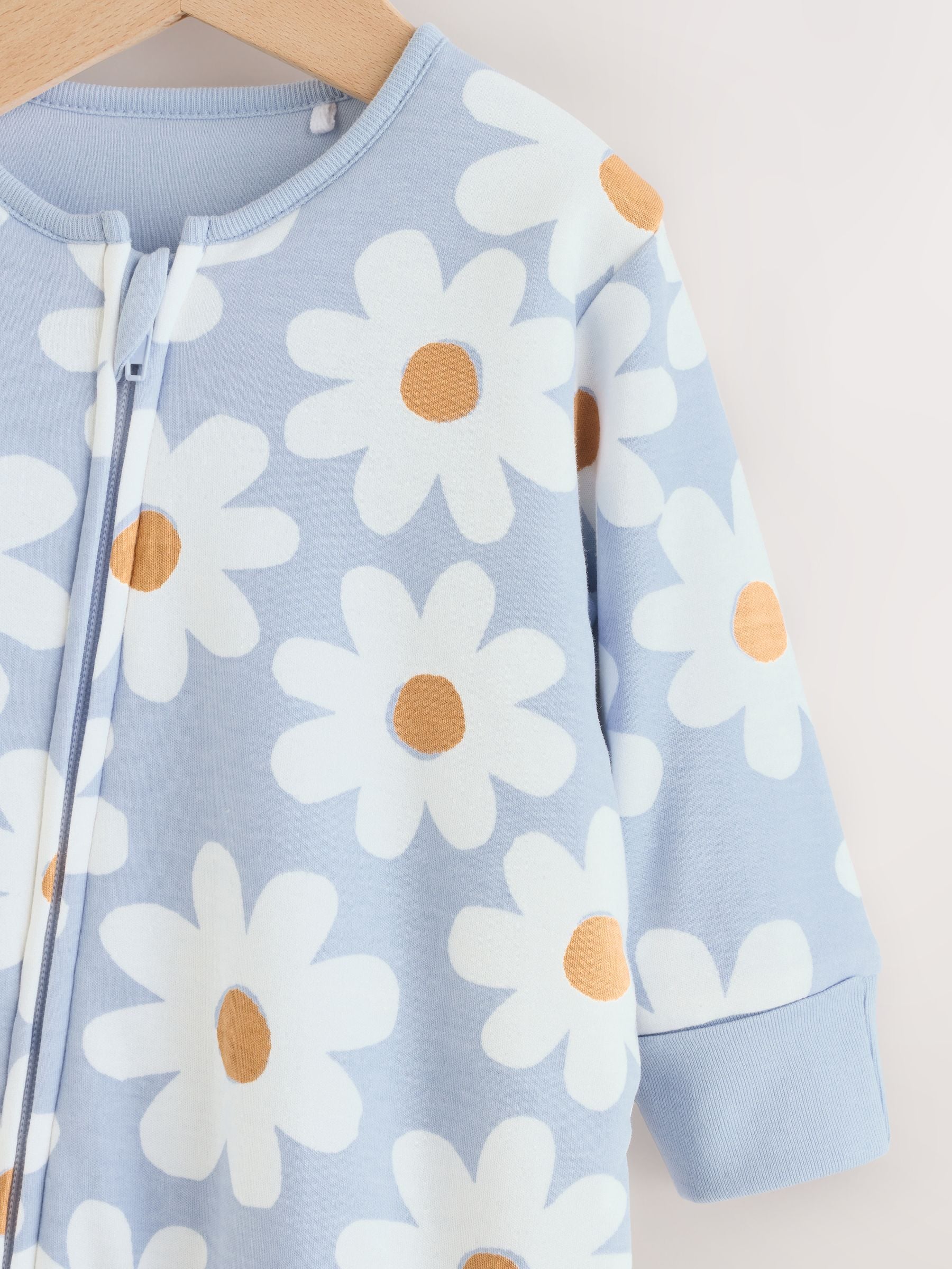 Blauw met bloemen - 2.5 TOG gewatteerde babypyjama