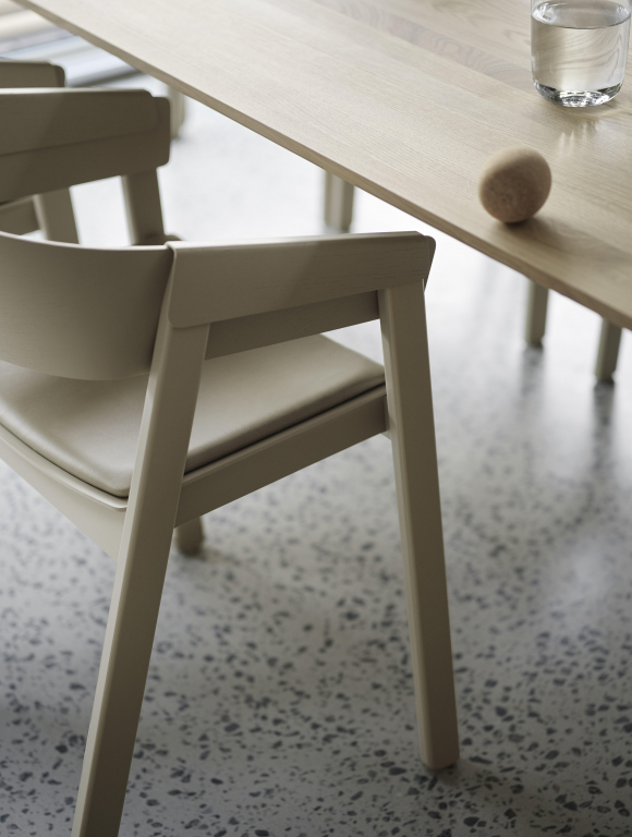 Muuto Cover stoel met kussen zwart remix 183