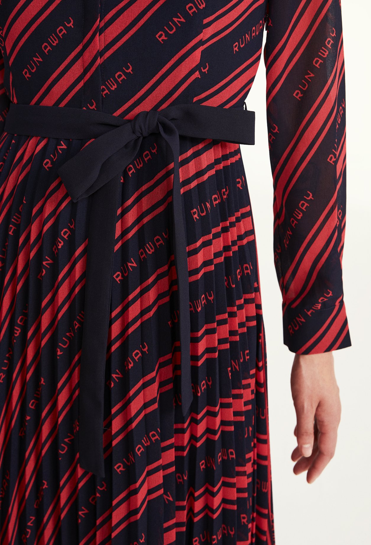 Robe mi-longue plissee