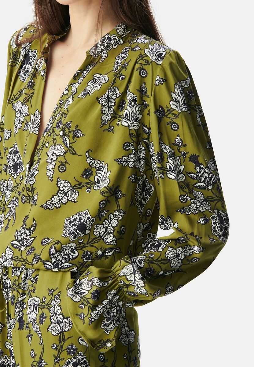 Blusa IKKS com estampa floral, decote em V e mangas compridas.