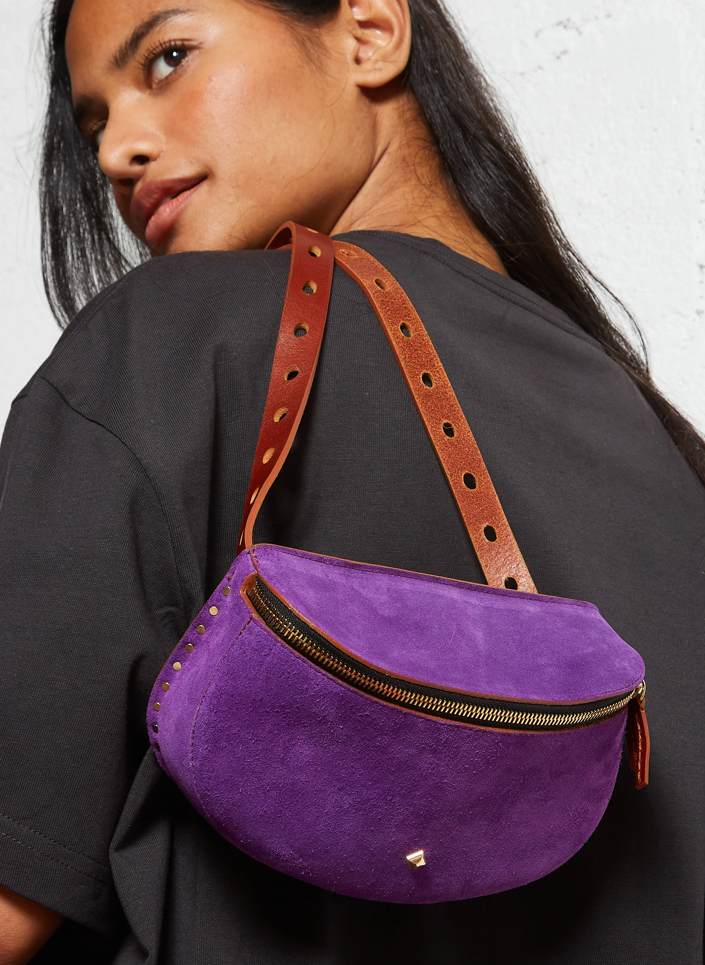 LA NEW LILI - Sac banane en cuir velours | Violet