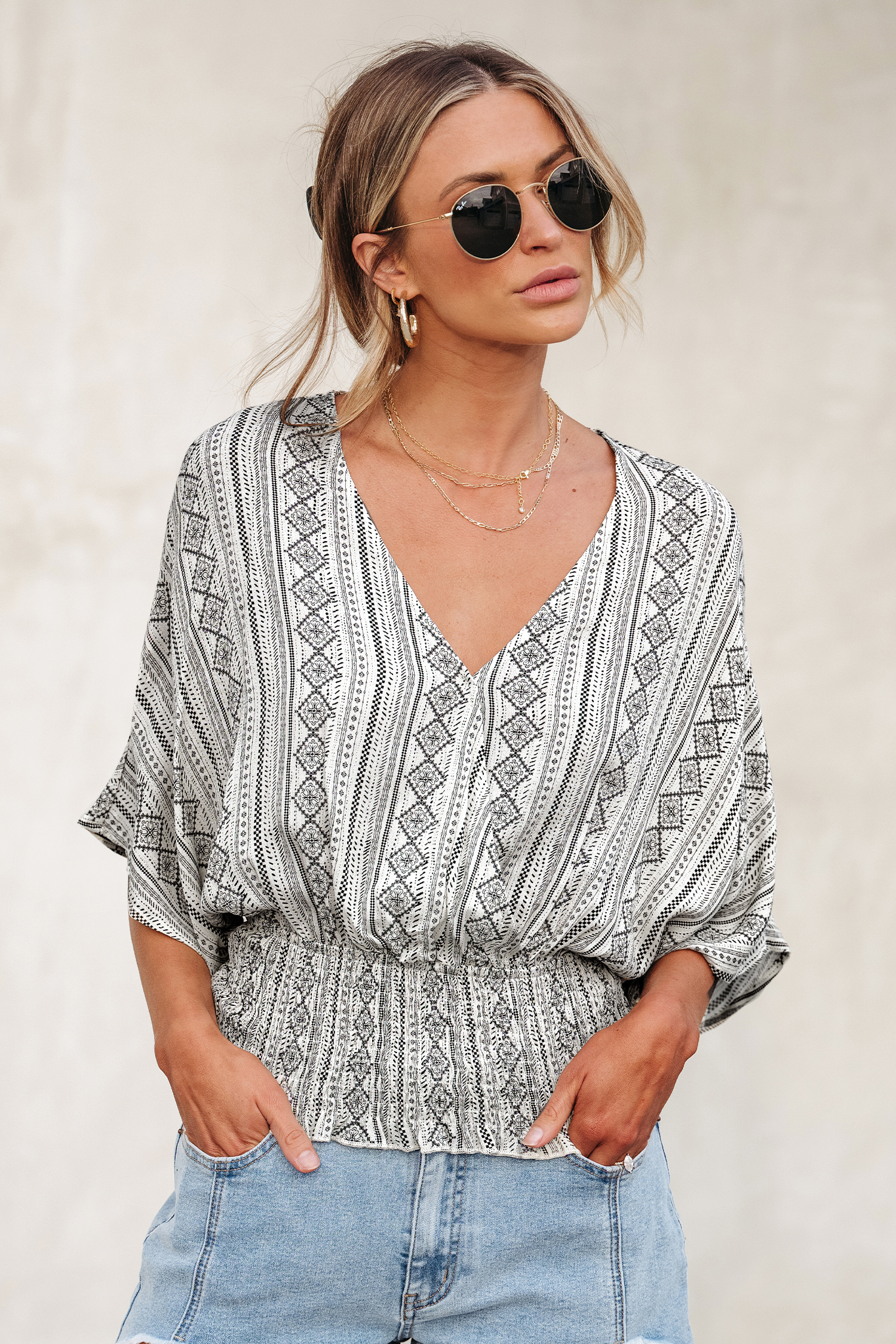 Haut avec manches dolman à smocks géométrique