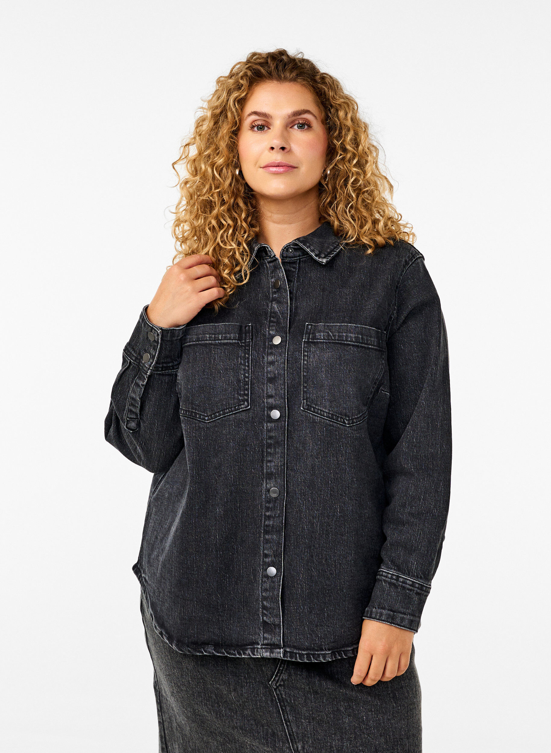 Denimskjorte med knapper og brystlommer