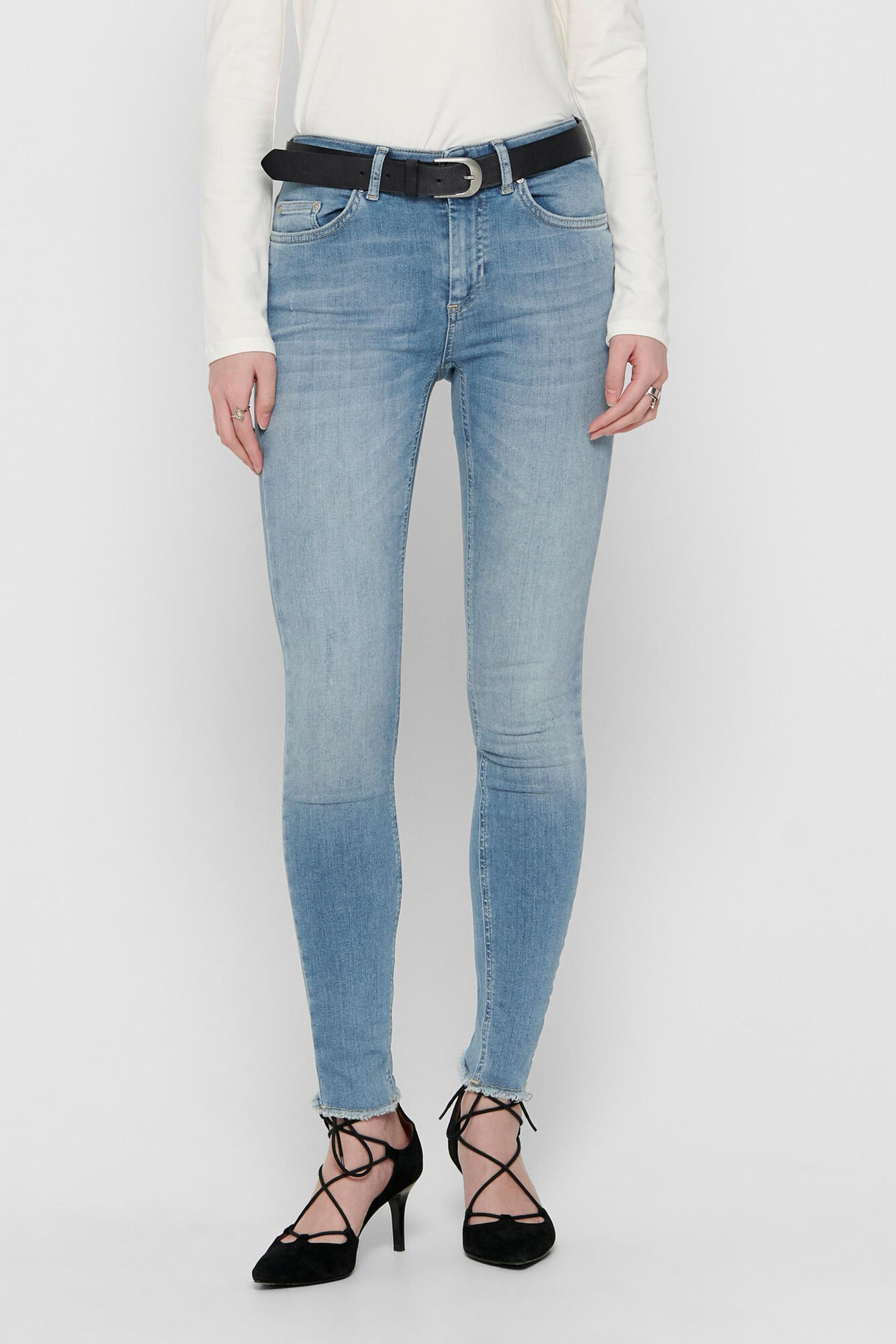 Calça jeans skinny na altura do tornozelo