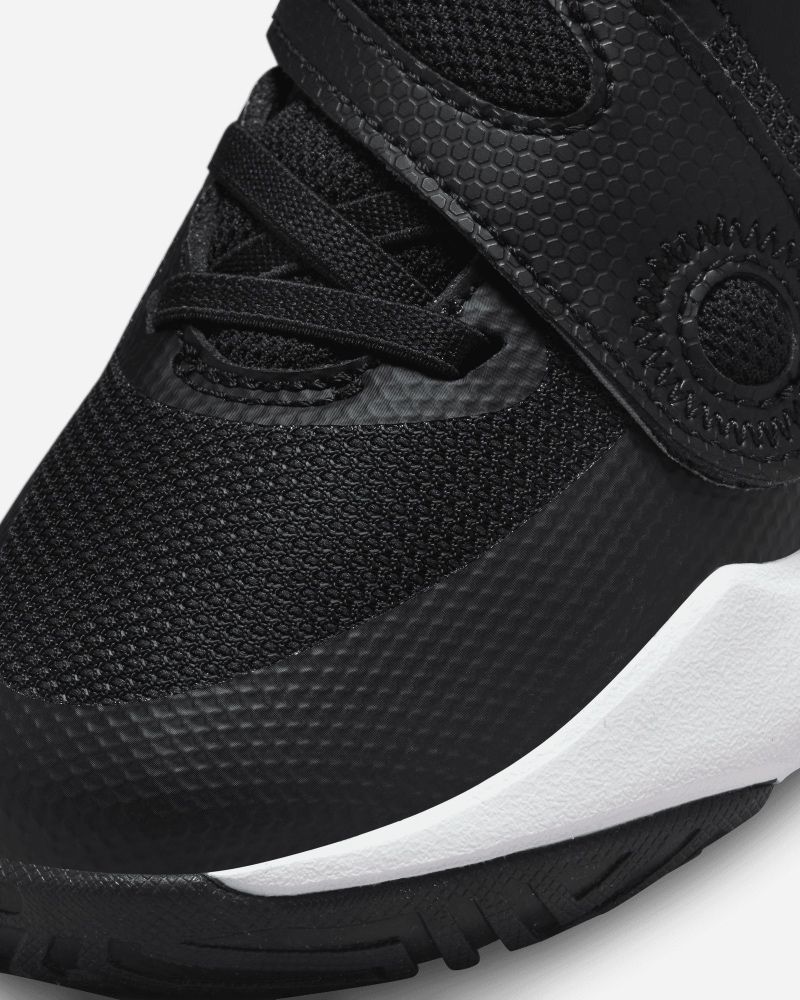 Chaussures de basket Nike Team Hustle D 11 Noir & Blanc pour enfant