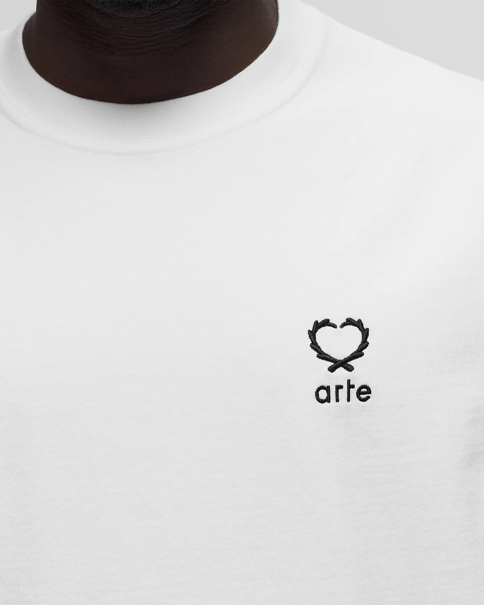 Arte Antwerp Hearts leaves arte logo chest T’shirt